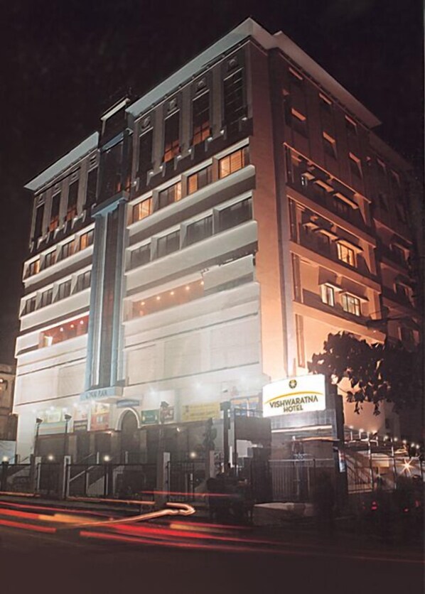 A multi-story hotel with a prominent vertical feature and a sign reading "Vishwatarna Hotel". - Vishwaratna Hotel (Guwahati)