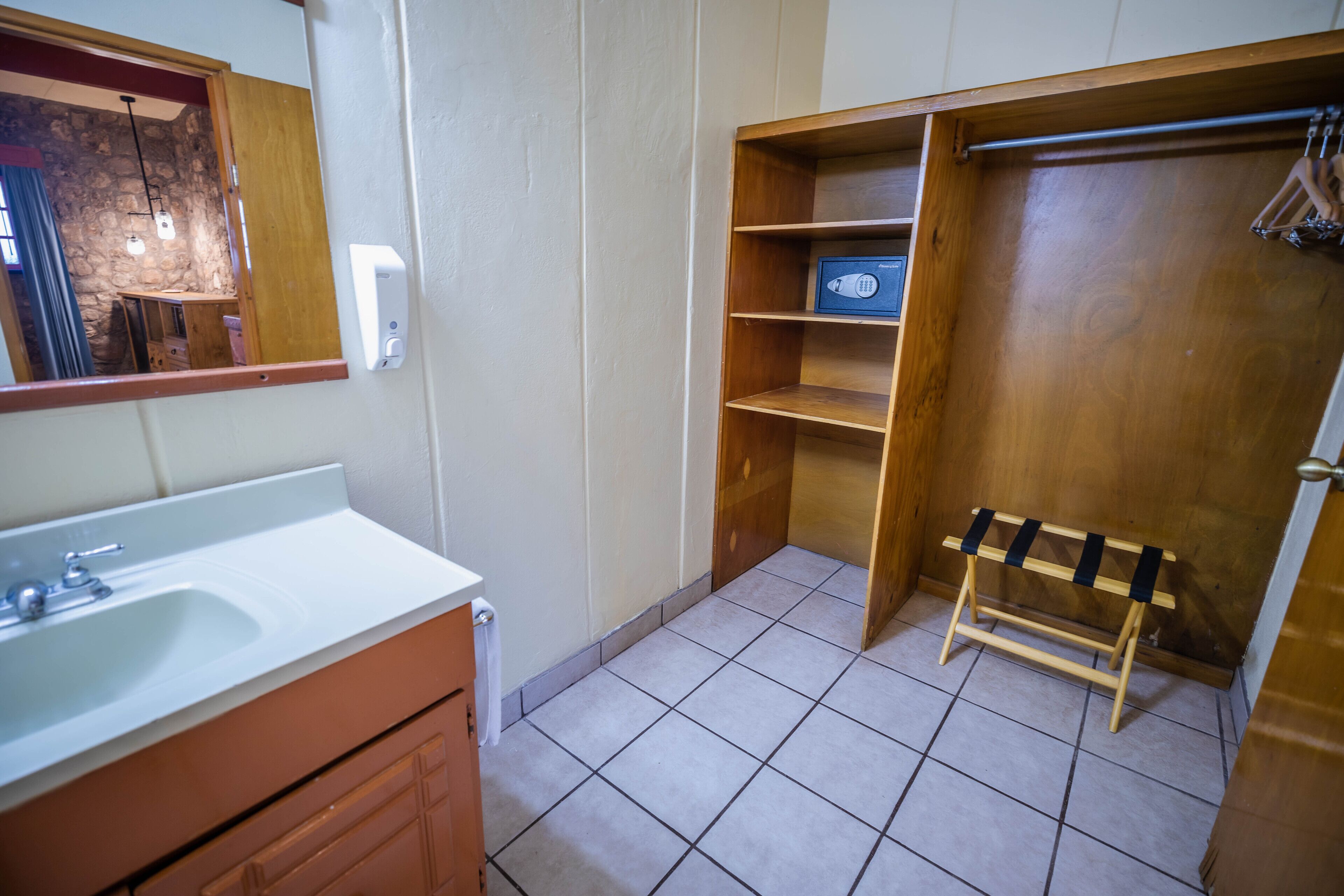 1 bedroom, pillow-top beds, in-room safe, iron/ironing board