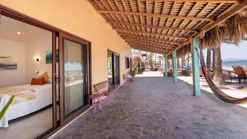 Habitación estándar, vista al océano | Camas con pillow-top y caja de seguridad en la habitación