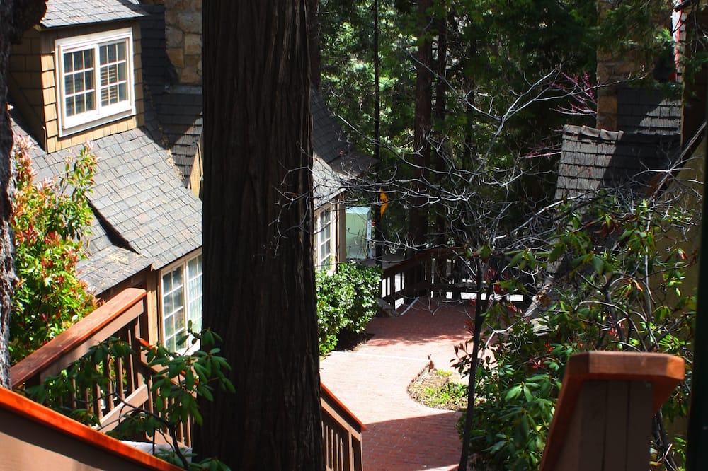 Saddleback Inn