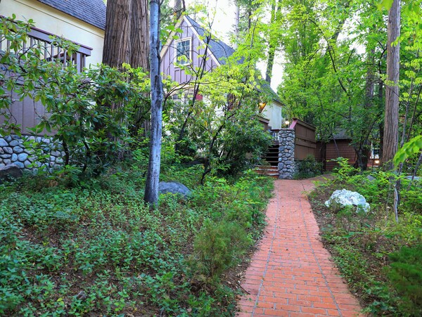 Saddleback Inn - Lake Arrowhead, CA