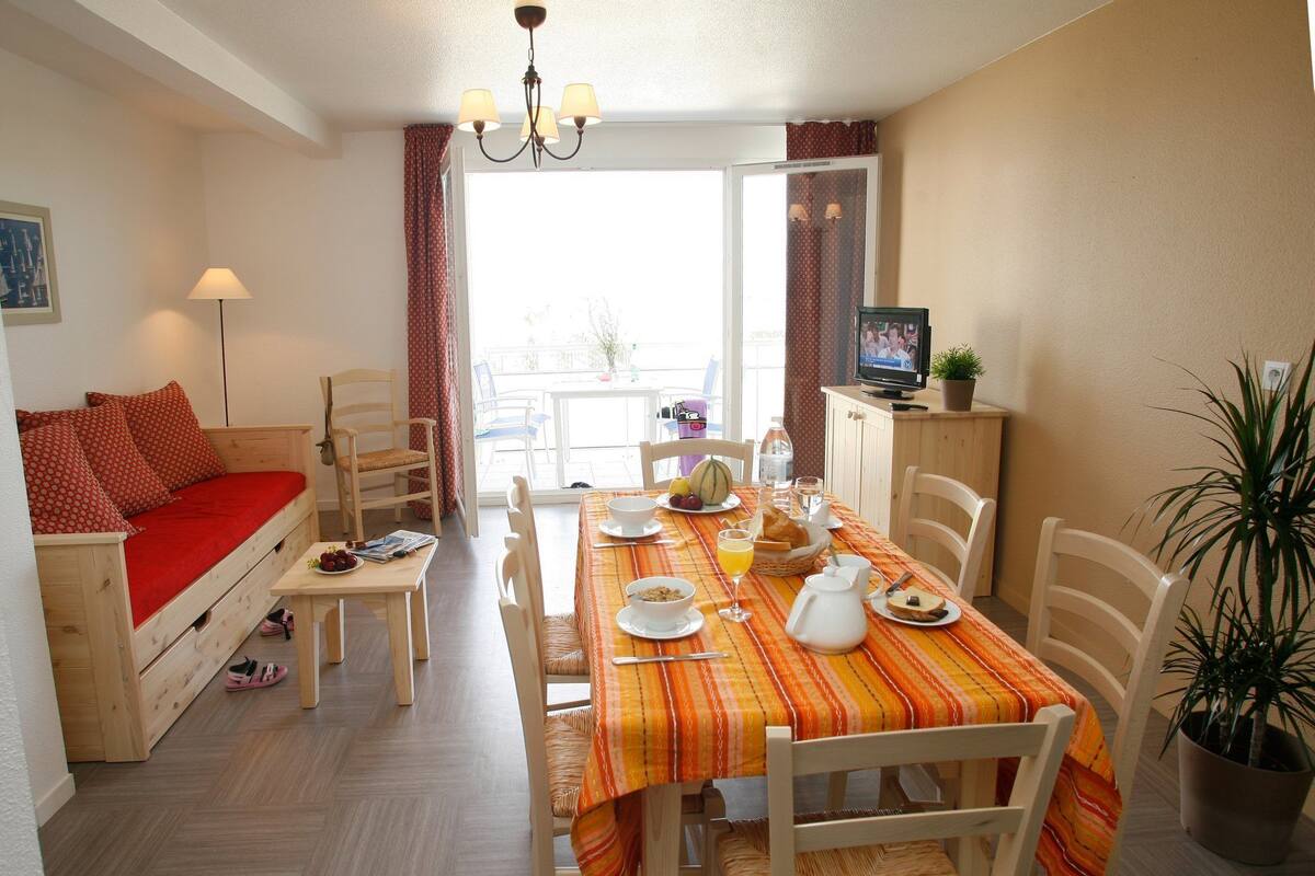 Apartment, 3 Bedrooms | Living room