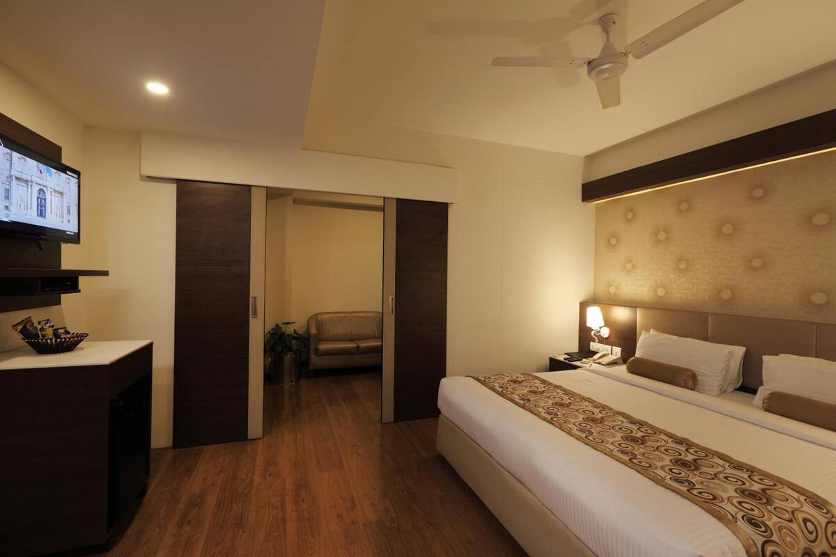 minibar, in-room safe, desk, iron/ironing board