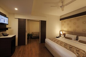 Minibar, in-room safe, desk, iron/ironing board