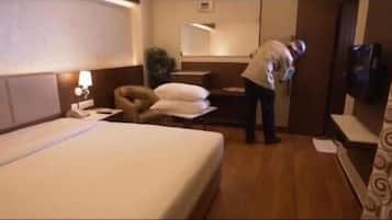 迷你吧、房內夾萬、書桌、熨斗/熨衫板