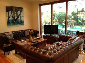 Bishop's Garden Suite - 82 Molesworth Street  | Living room | 83-cm flat-screen TV with digital channels, LCD TV, DVD player - Adelaide Heritage Cottages & Apartments (North Adelaide)