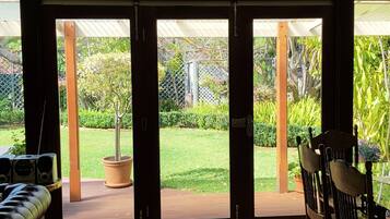 Bishop's Garden Suite - 82 Molesworth Street | Living area