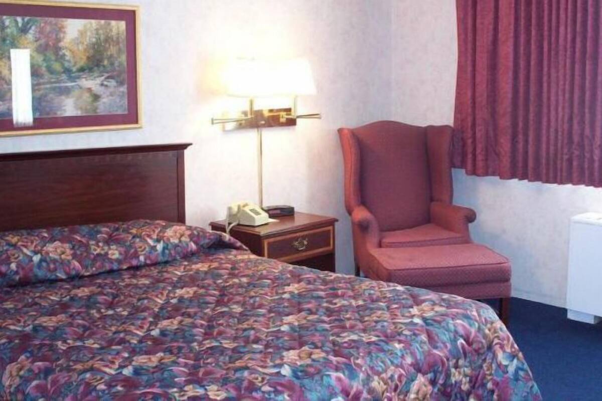 Premium bedding, down duvets, Select Comfort beds, desk