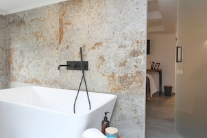 Signature Room (Low ceiling 1.85m/6ft 7in) | Bathroom | Shower, free toiletries, hair dryer, slippers