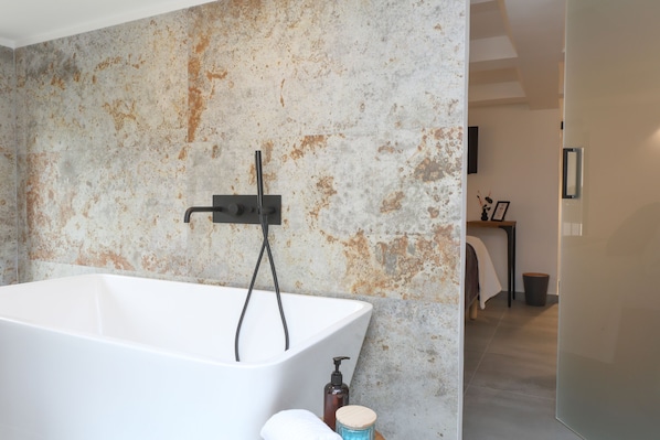 Chambre Signature (Low ceiling 1.85m/6ft 7in) | Salle de bain