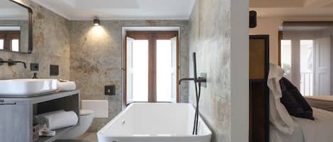Signature Room (Low ceiling 1.85m/6ft 7in) | Bathroom | Shower, free toiletries, hair dryer, slippers