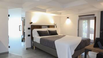 Signature-Zimmer (Low ceiling 1.85m/6ft 7in) | 1 Schlafzimmer, Daunenbettdecken, Minibar, individuell dekoriert