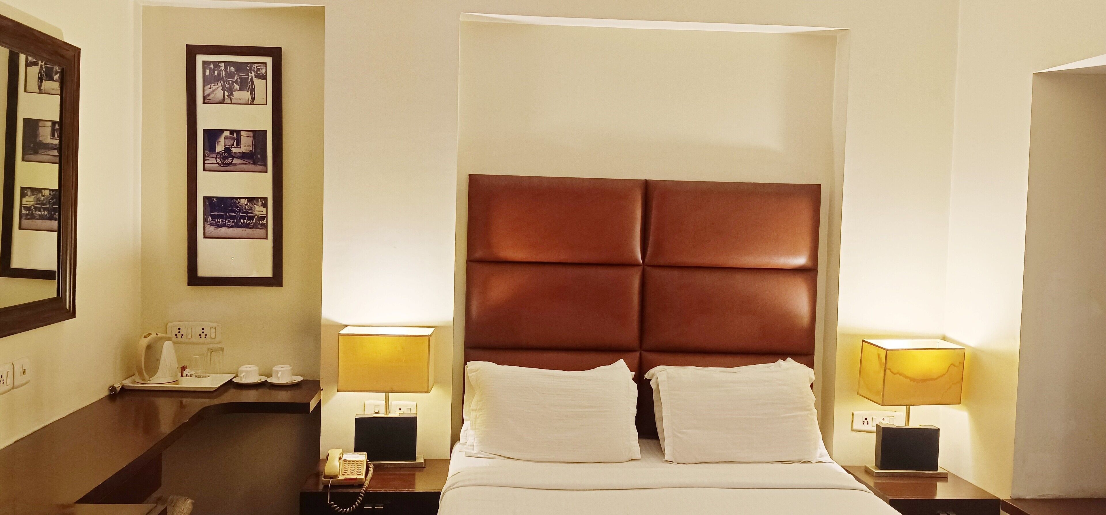 华丽客房 | 高档床上用品、迷你吧、客房内保险箱、办公桌