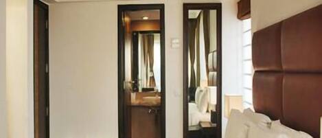 Deluxe Double Room | Premium bedding, minibar, in-room safe, desk