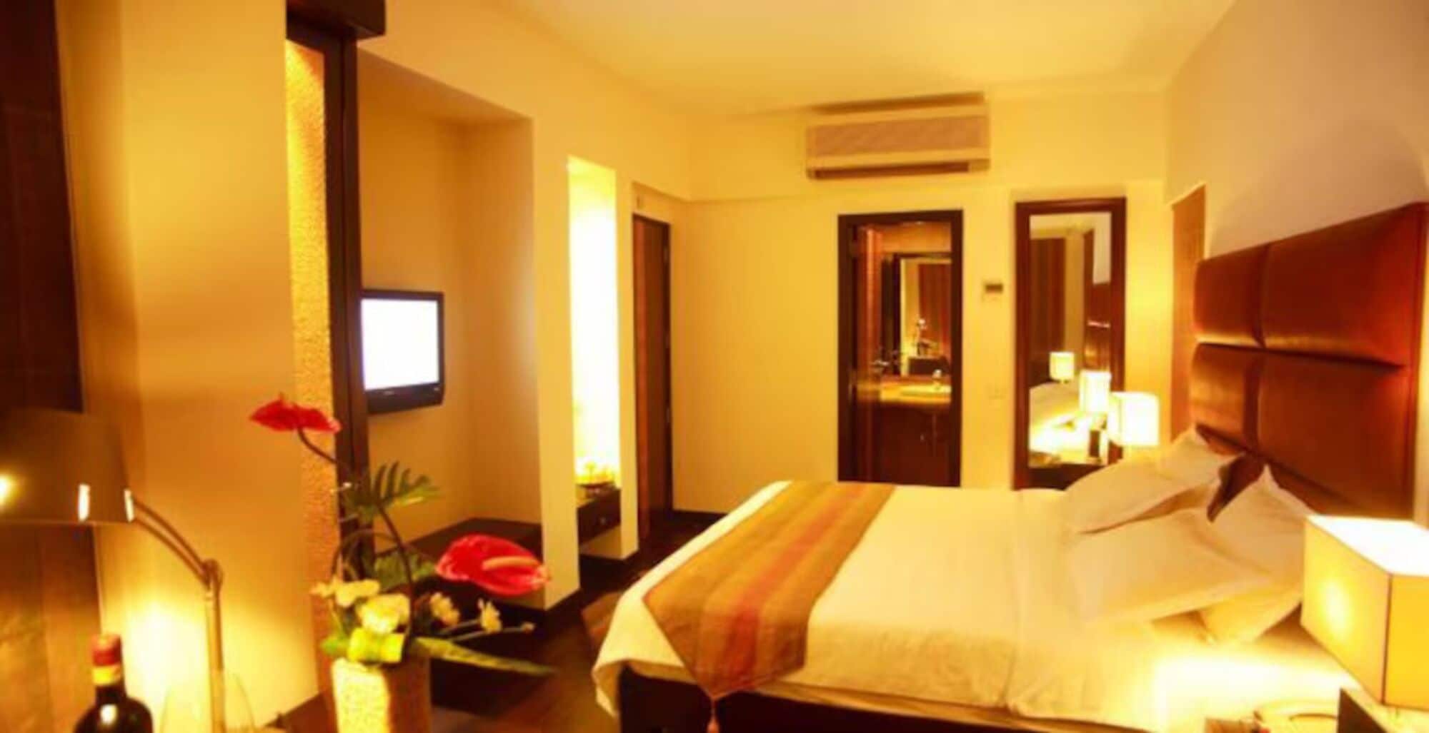 Deluxe Room | Premium bedding, minibar, in-room safe, desk