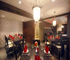 Breakfast, lunch, dinner served; international cuisine 