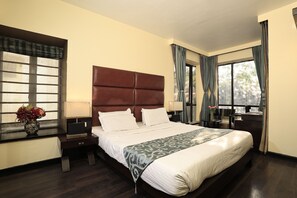 Premium bedding, minibar, in-room safe, desk - Metropole (Kolkata)