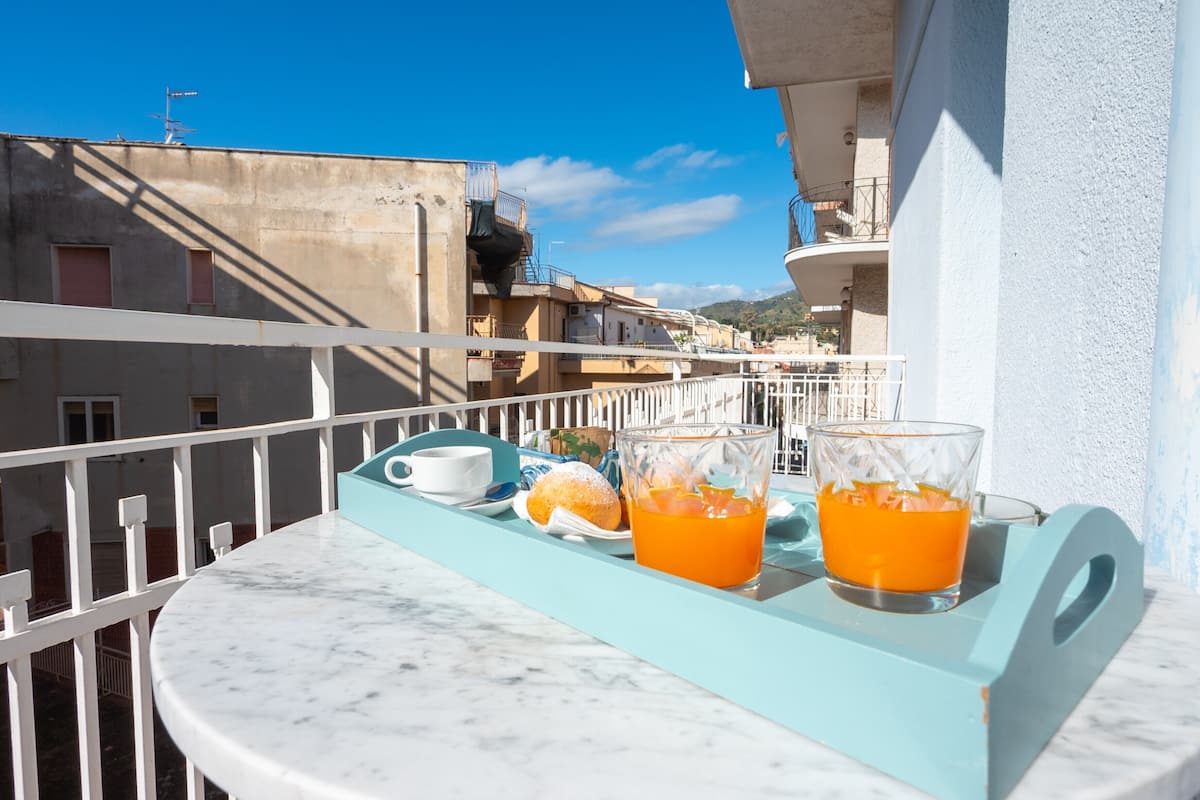 Yhden hengen huone | Minibaari, tallelokero huoneessa, työpöytä, silitysrauta/-lauta