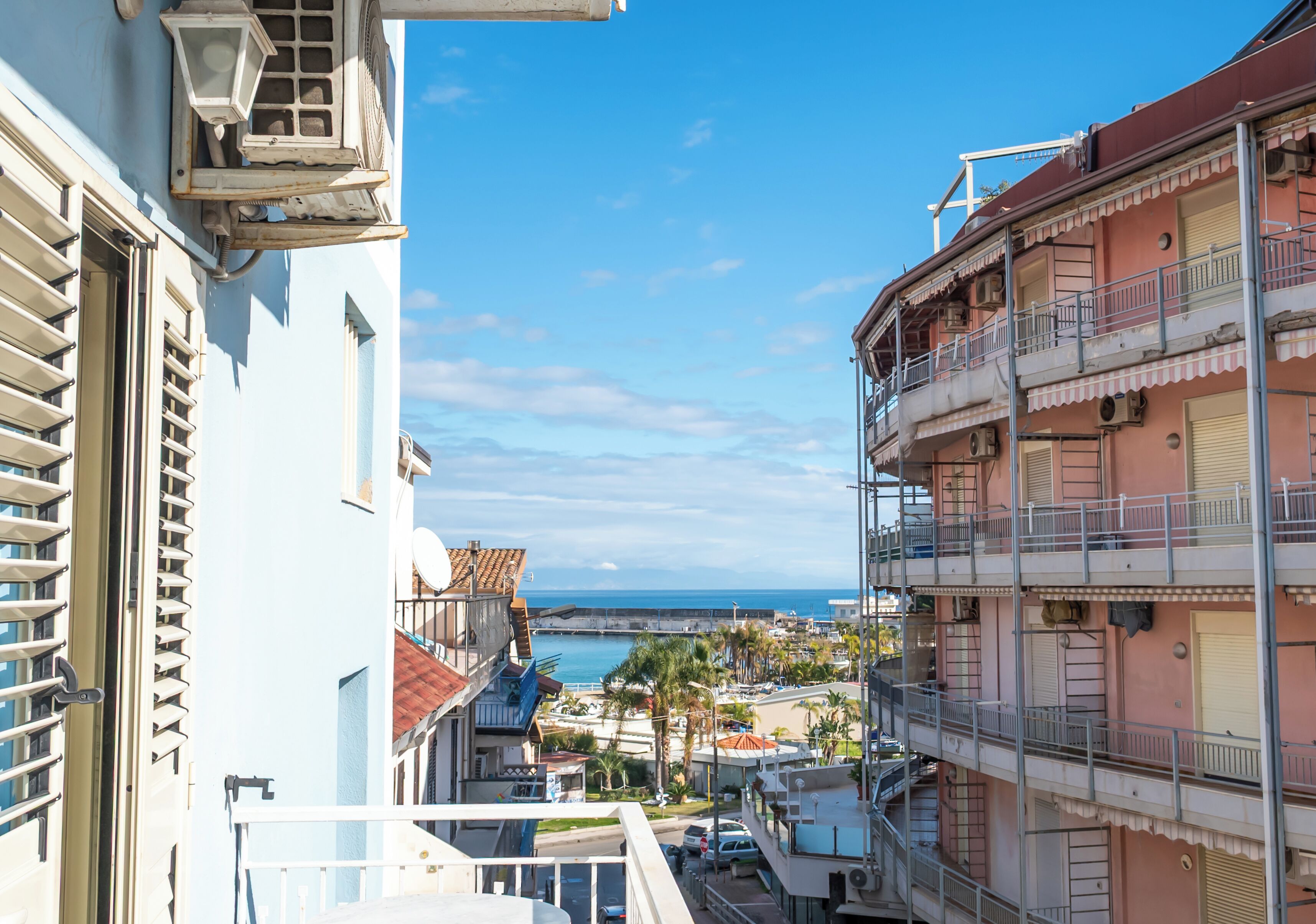 Kolmen hengen huone | Minibaari, tallelokero huoneessa, työpöytä, silitysrauta/-lauta