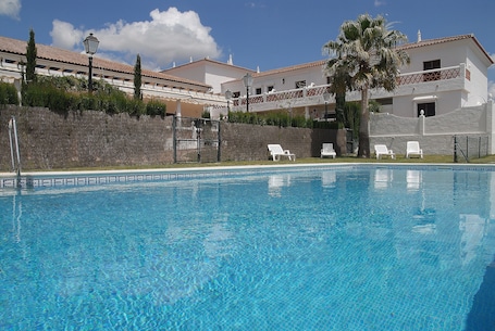Outdoor pool, pool umbrellas, sun loungers