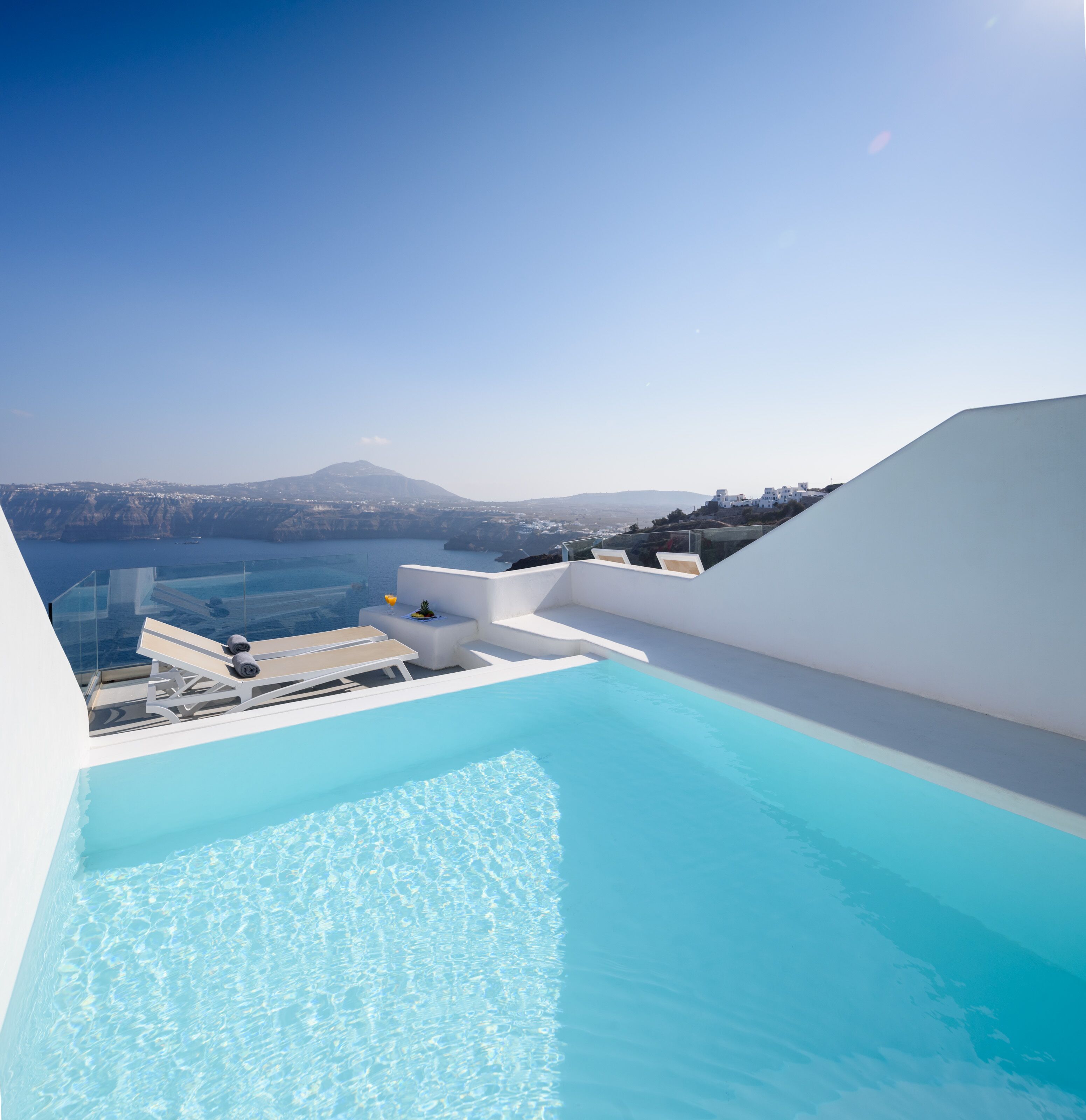 Suite - privat pool (Cave - Cliff edge Caldera Sea View) | Egyptiske bomuldslagner, premium-sengetøj, pengeskab på værelset
