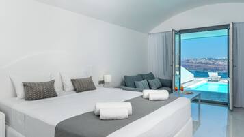 Suite Junior, piscine privée (Cliffside & Caldera View) | Draps en coton égyptien, literie de qualité supérieure