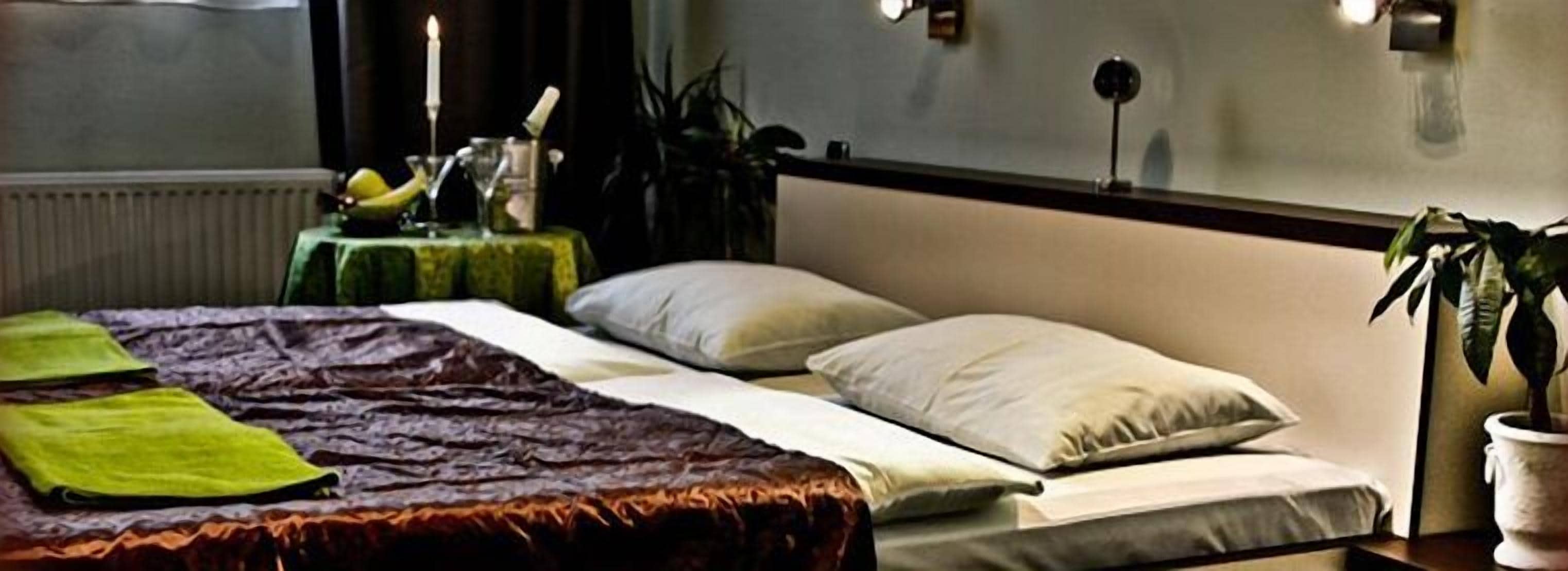 Cofres nos quartos, berços (sobretaxa), camas extras/dobráveis