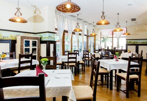 Daily buffet breakfast (RON 82.5 per person) - Hotel International Bucharest (Bucharest)