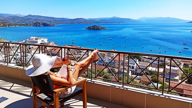 A balcony with a view of a coastal town and the sea. - King Minos (Nafplio)