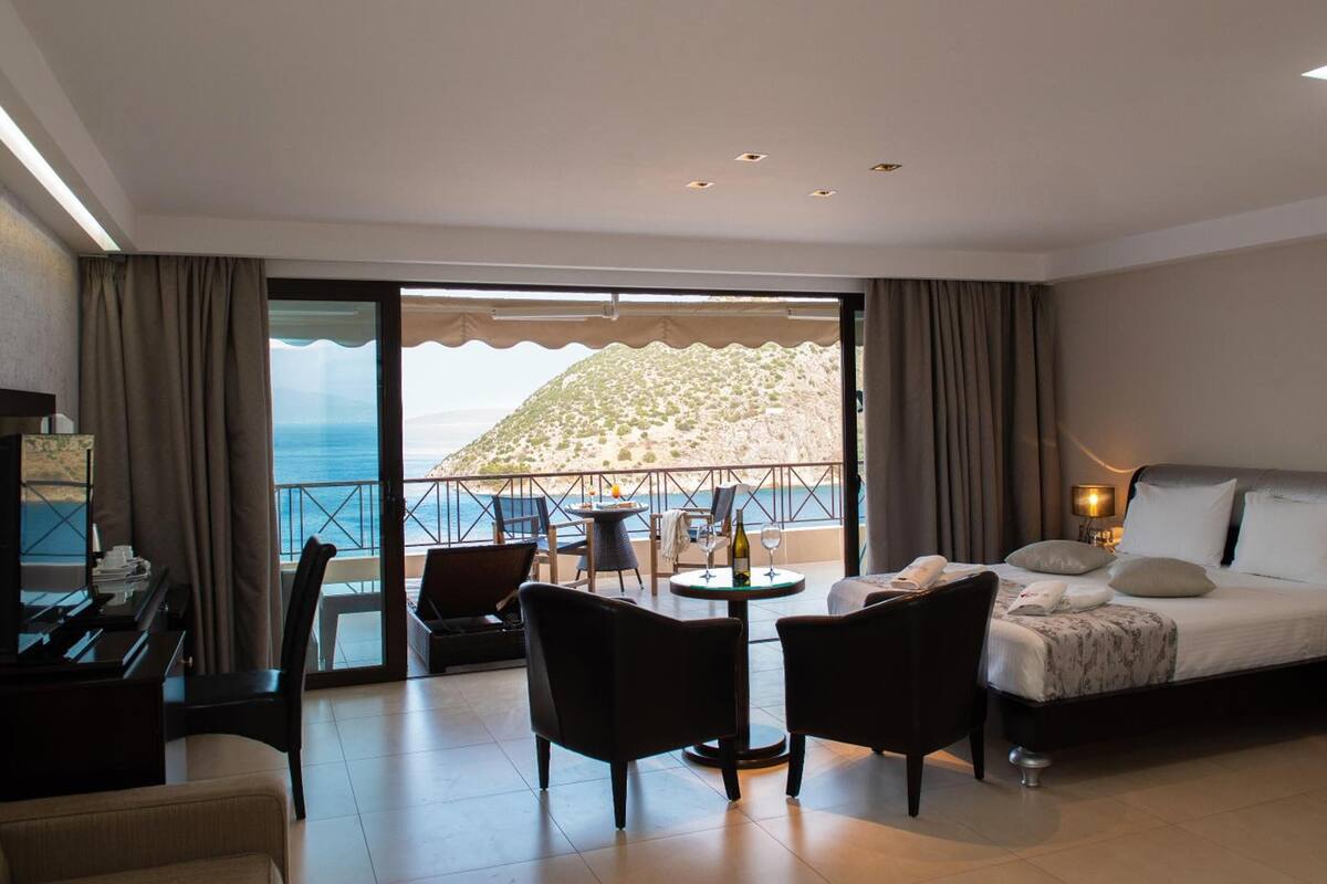 select comfort beds, minibar, in-room safe, desk