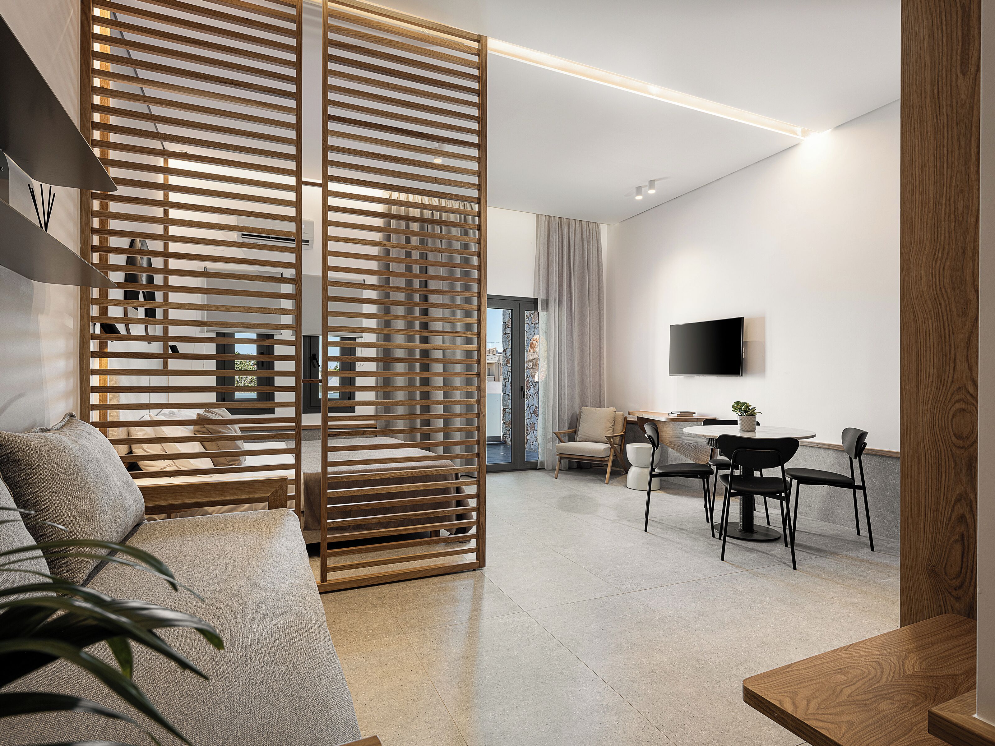 Deluxe Suite | Living area | TV