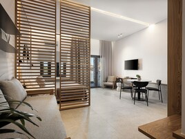Suite Deluxe | Zona de estar | Una televisión