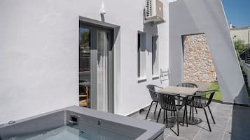Deluxe Apartment | Terrace/patio