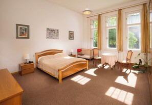 Triple Room | Minibar, in-room safe, desk, free WiFi - Ábel Pension Budapest (Budapest)