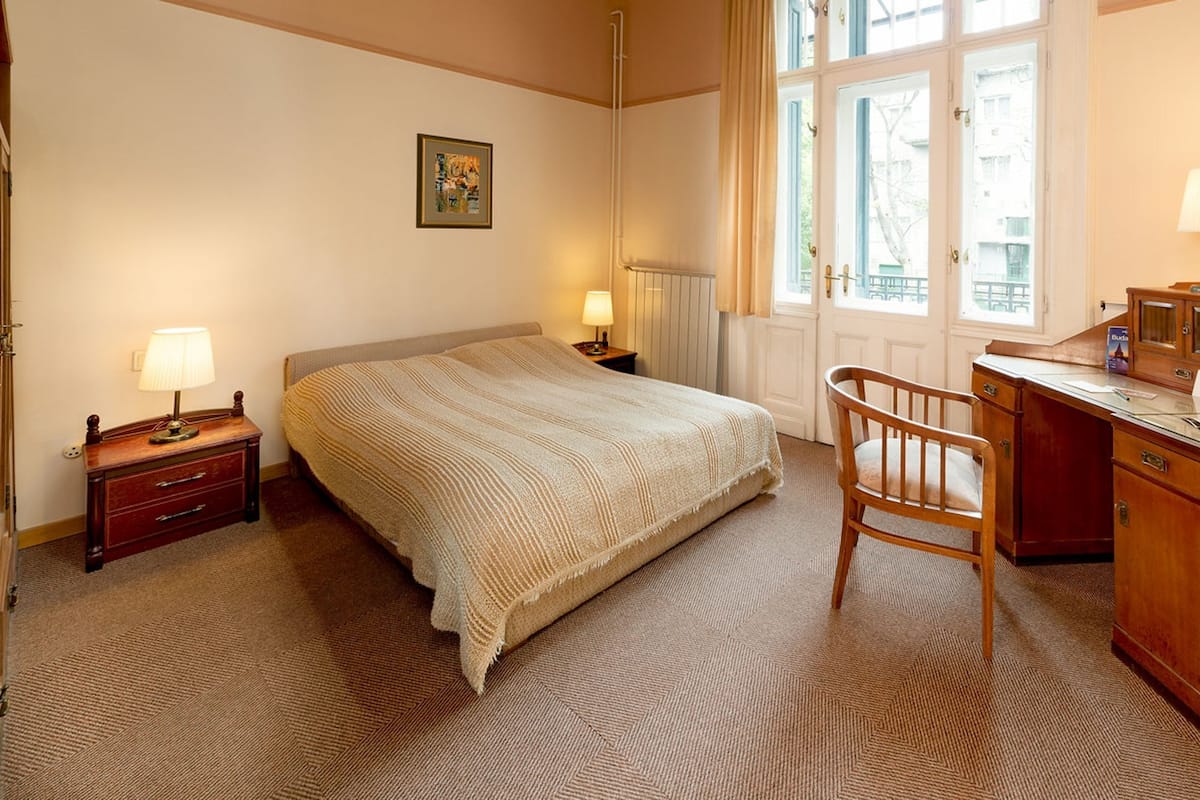Triple Room | Minibar, in-room safe, desk, WiFi (free)