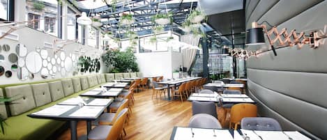Café da manhã, almoço e jantar