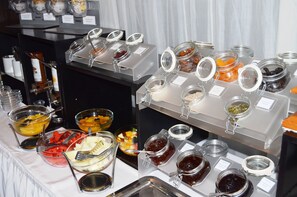 Café da manhã, almoço e jantar