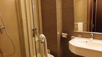 Twin Room | Bathroom | Shower, rainfall showerhead, designer toiletries, hair dryer