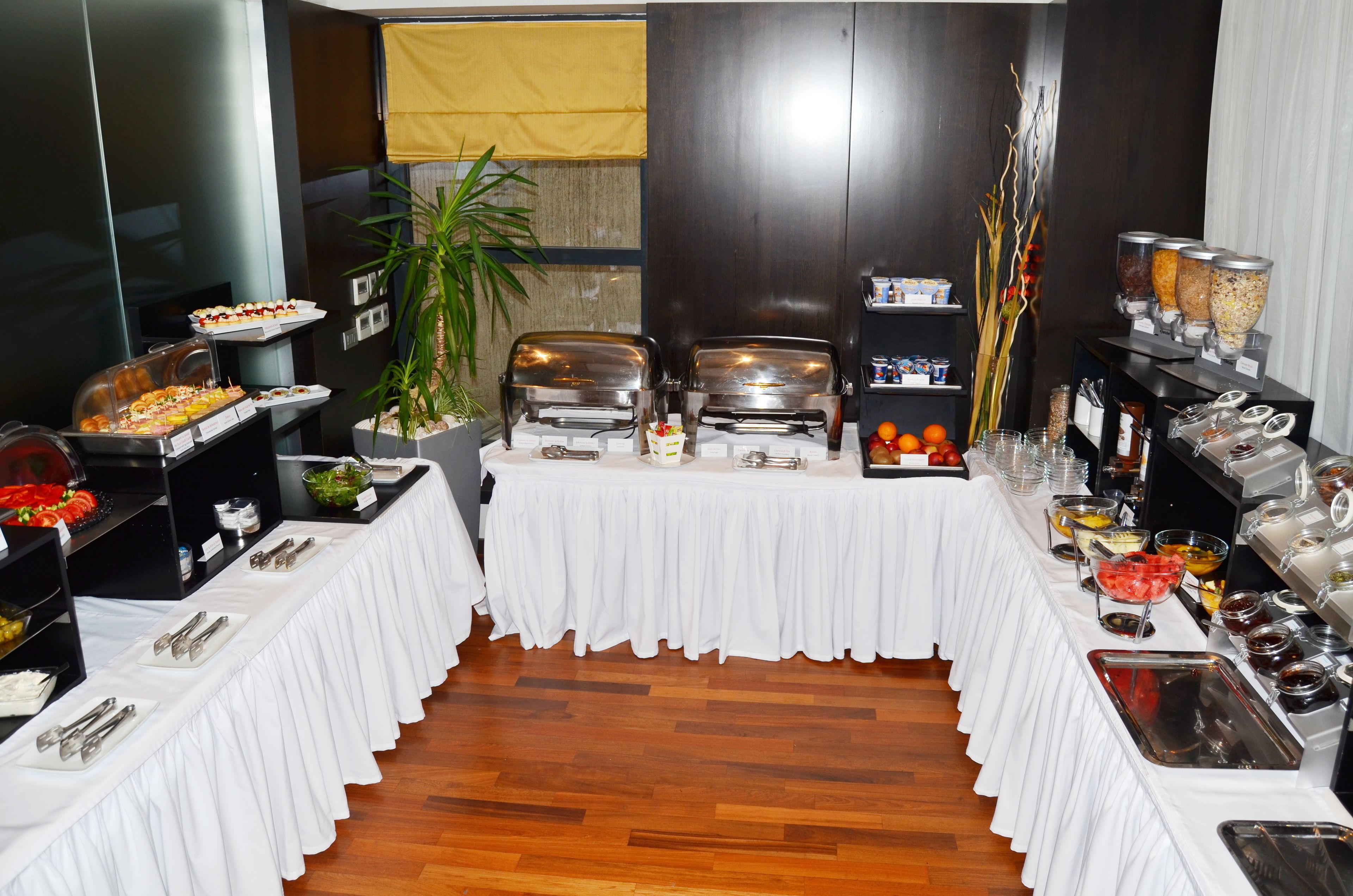 breakfast, lunch and dinner served