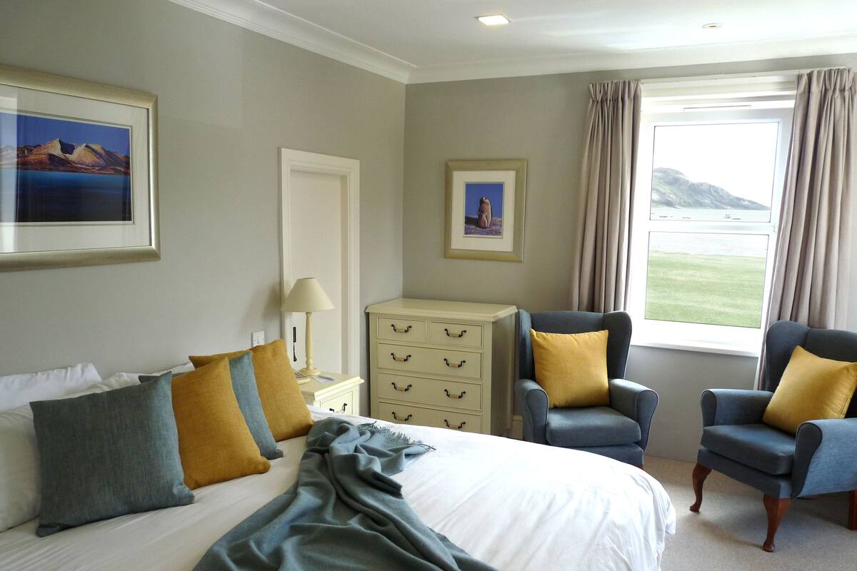 Superior Double or Twin Room | Desk, iron/ironing board (on request), individually decorated