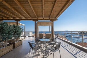 1 habitación, sistema de insonorización y tabla de planchar con plancha 