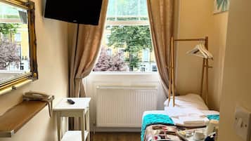 Single Room | Soundproofing, iron/ironing board, free WiFi, bed sheets