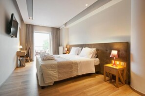 Dobbeltrom – premium, sjøutsikt | Allergitestet sengetøy, safe på rommet og skrivebord for bærbar PC