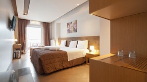 Standardværelse til 3 personer - havudsigt | Allergivenligt sengetøj, pengeskab på værelset