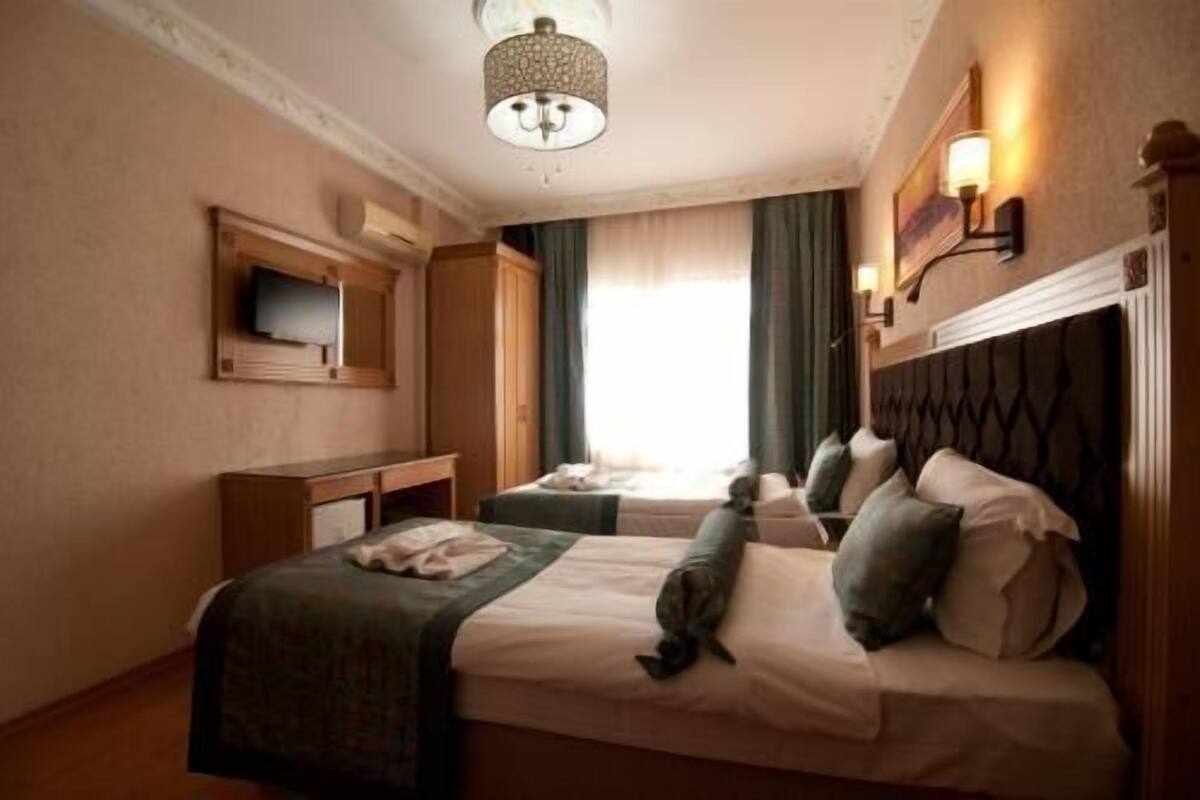 Roupas de cama premium, frigobar, cofres nos quartos, escrivaninha