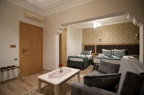 Premium bedding, minibar, in-room safe, desk - Blue Tuana Hotel (Istanbul)