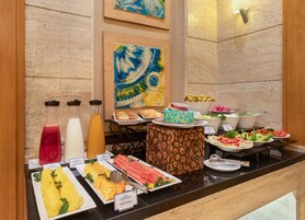 Se ofrece un desayuno bufé todos los días (por un coste adicional)