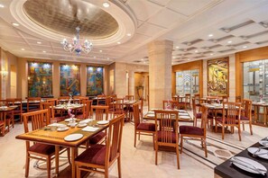 Indian cuisine - Sarovar Portico Kalupur Ahmedabad (Ahmedabad)