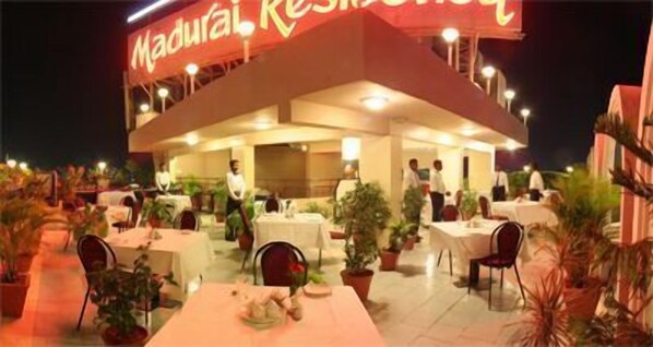 2 Restaurants, Frühstück, Mittagessen, Abendessen, internationale Küche