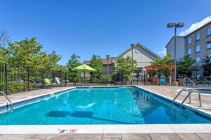 Outdoor pool, open 8 AM to 10 PM, sun loungers